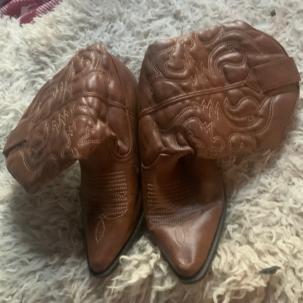 Barely worn perfect for kids 5—5.5 size